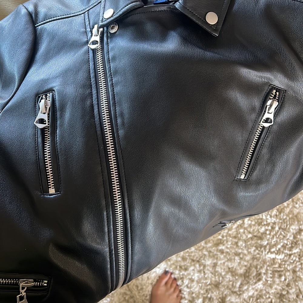 NWOT soft leatherlike motorcycle jacket. Super soft with silky lining. Size XL. - Picture 4 of 7